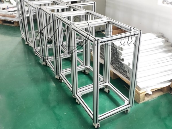 假如你出攤，你就需要鋁合金架子