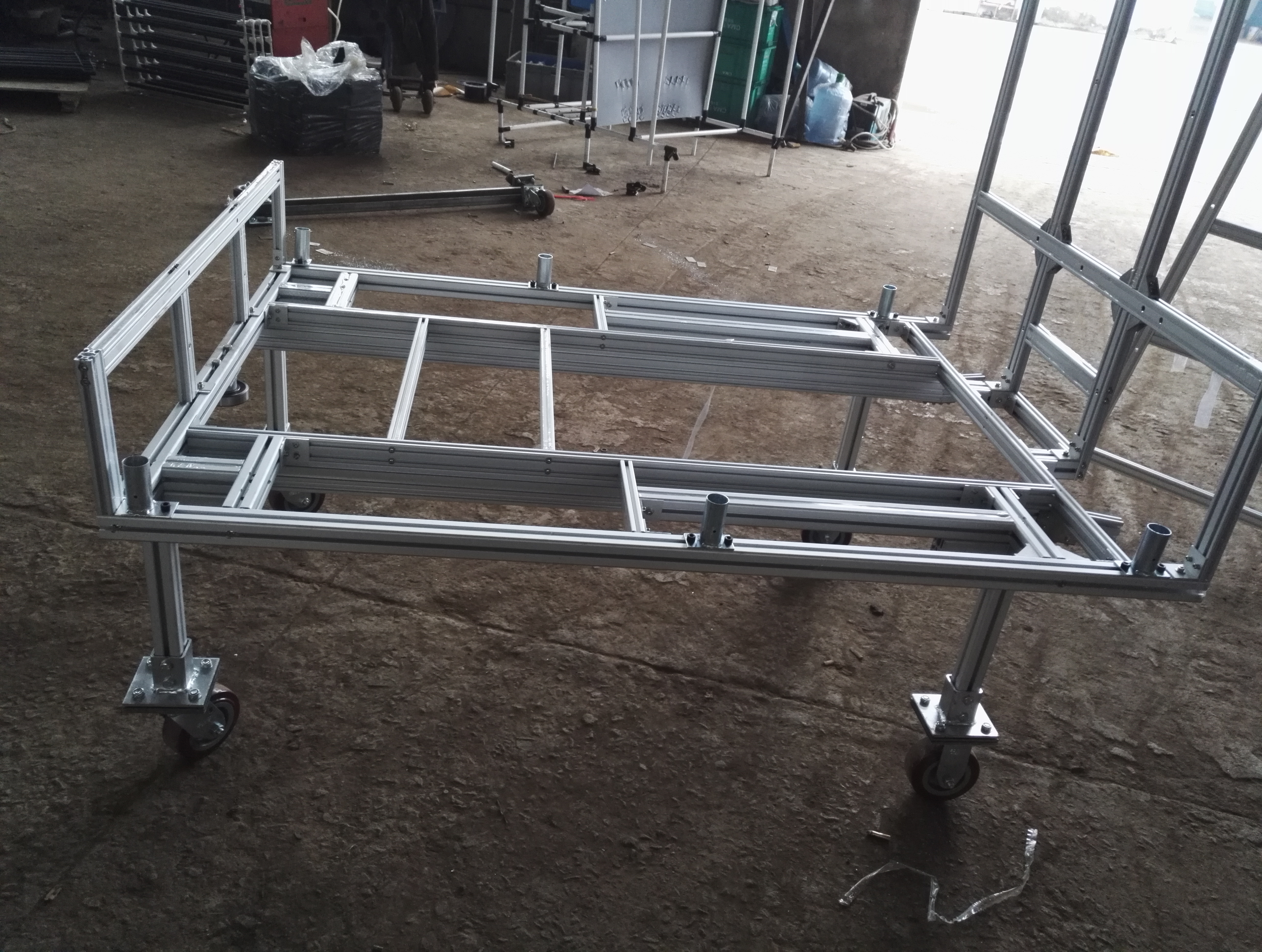 常州鋁制品加工廠，制作產(chǎn)品種類包括各式框架