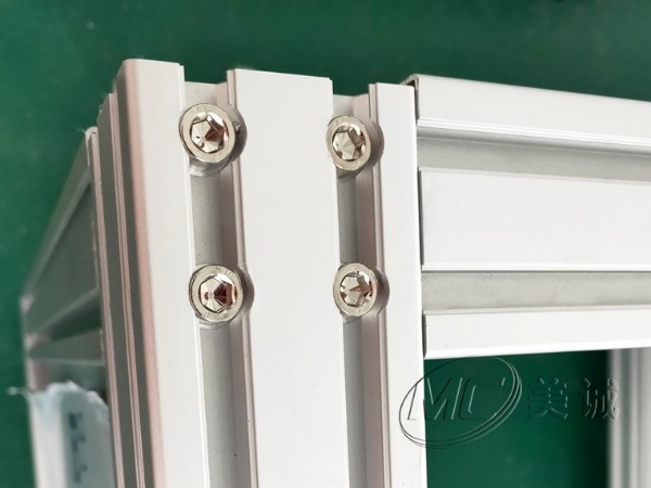 工業(yè)鋁型材能應(yīng)用在哪些行業(yè)哪些產(chǎn)品上？