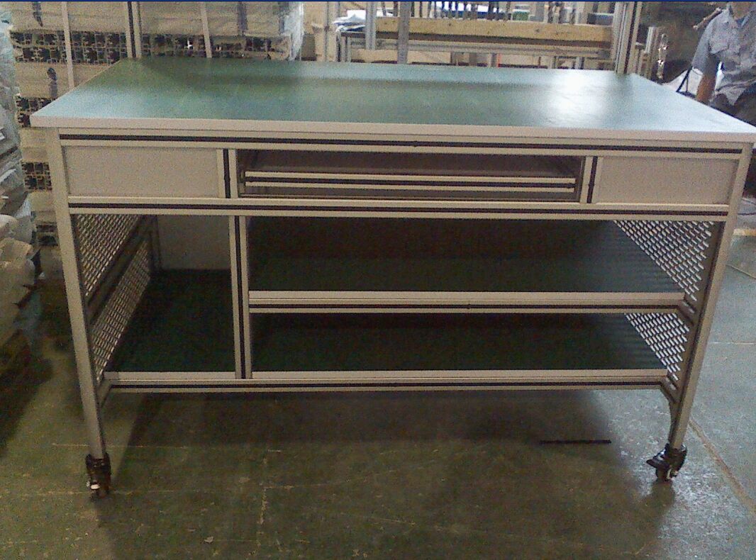 定制檢驗(yàn)臺(tái)工作臺(tái)，現(xiàn)在流行鋁材質(zhì)