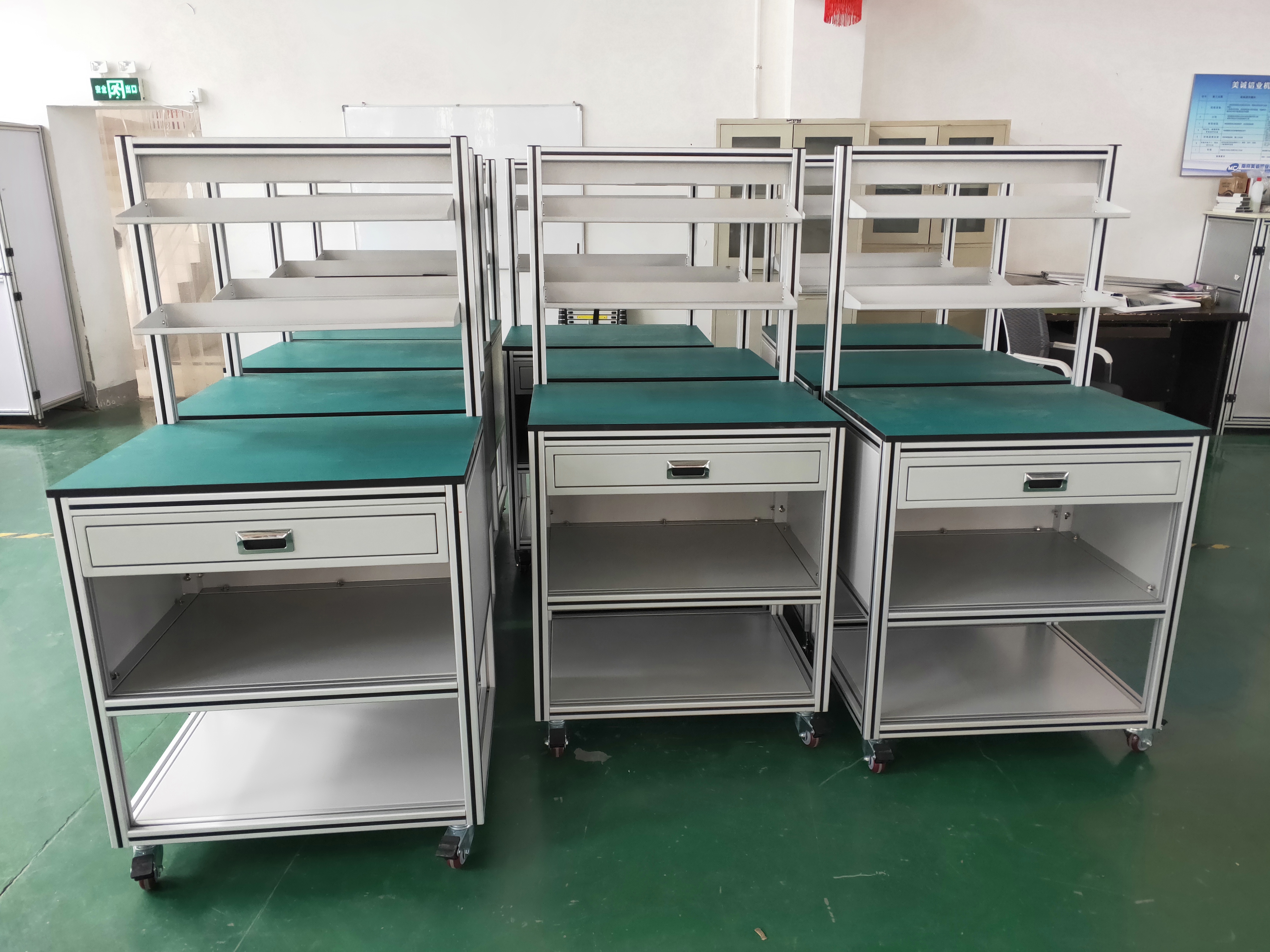 有多少廠家可以制作出防靜電操作臺(tái)？